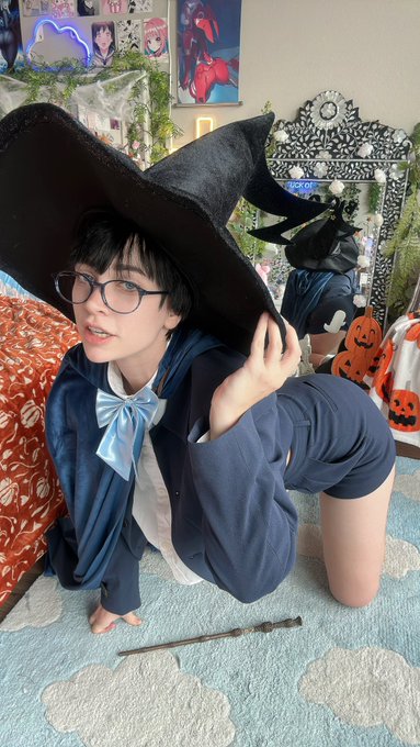 Femboy Wizard pics are up :3 https://t.co/KR12uYOCKL https://t.co/xxmNE1gYAy