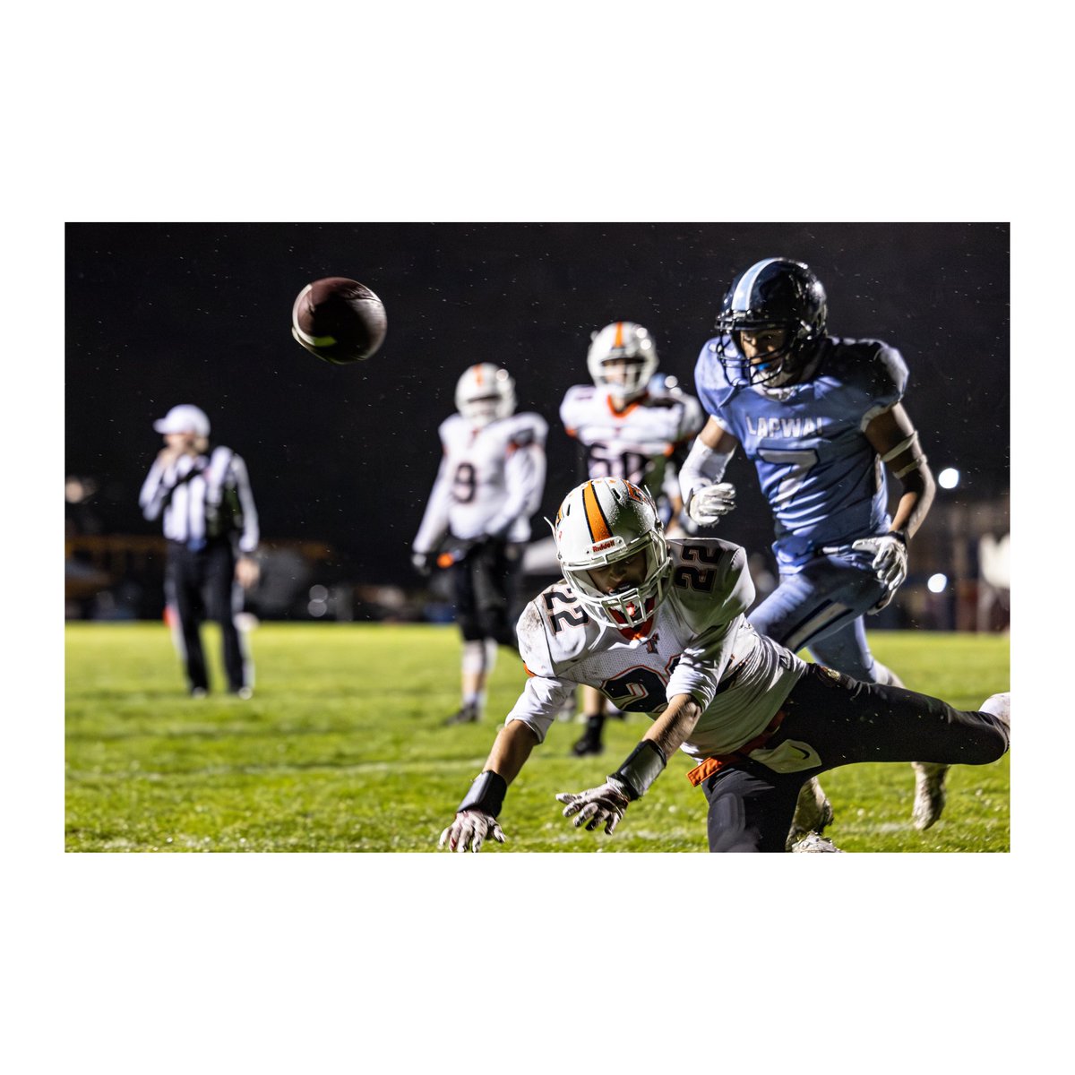 cpq_16's tweet photo. For the 2023 @MurrowCollege Rural Reporting Plunge, I got to travel to Lapwai, ID. One of the stories I helped cover was the Lapwai High School’s homecoming game against Troy.

#football #highschool #highschoolfootball #sports #sportsphotography https://t.co/Lgi6H38EuQ