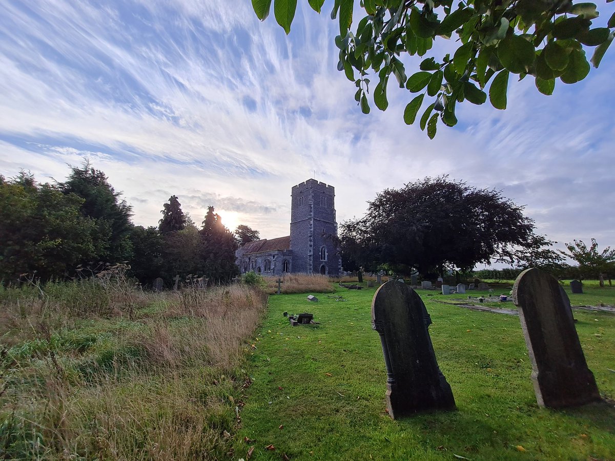 sound_scribble's tweet photo. Early #autumn #walks. St Nicholas Church is gorgeous and so peaceful. Beautiful #graveyard https://t.co/EsmUuGImbt