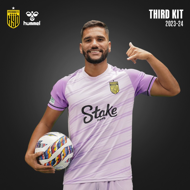 HydFCOfficial's tweet photo. 😍 Get ready to shine, Hyderabad!

🟣 Hyderabad FC Third Kit for the 2023-24 season, NOW ON SALE ✨

#HFCxHummel #TheNawabs 💛🖤 | @hummel1923