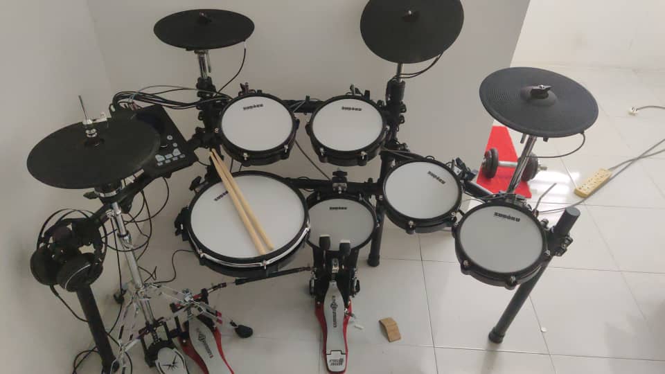 asyc89's tweet photo. Hi all, i want to sell my E-Drums Sudoku 10SH. Condition 8.5/10. All parts are as the original spec except the snare been upgraded to 12 inches instead of 10 inches. I'll throw in an Alpha Drumworks drum throne in the purchase. Reason to sell is logistics. Please tolong RT guys. https://t.co/LrC2gnreV0