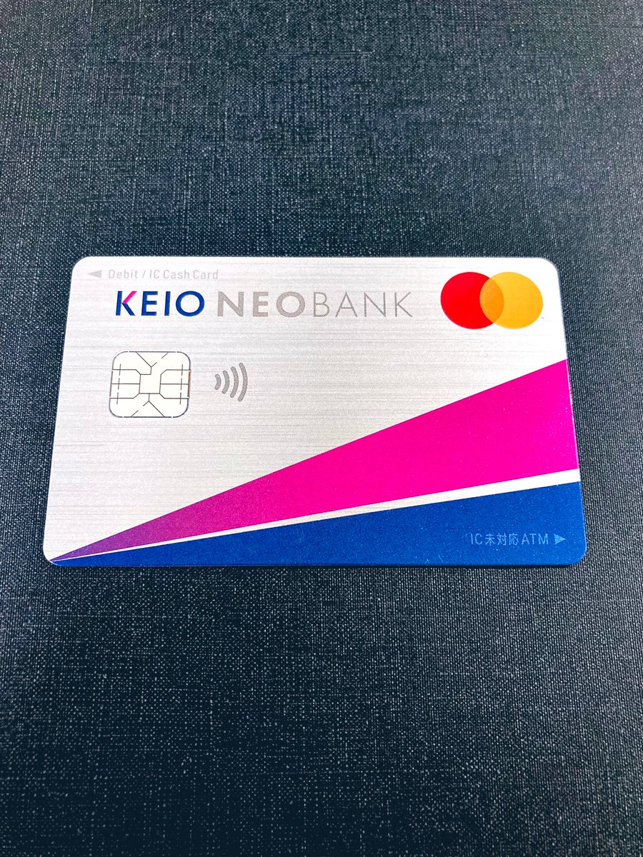住信SBIネット銀行 京王NEOBANK支店 デビット付キャッシュカードが到着しました！ 券面はキラキラしていて、他の支店と比較してもかなりカッコいい デザインだと思います✨ 優れたデザインのデビットカードをお探しの方にはおすすめです。