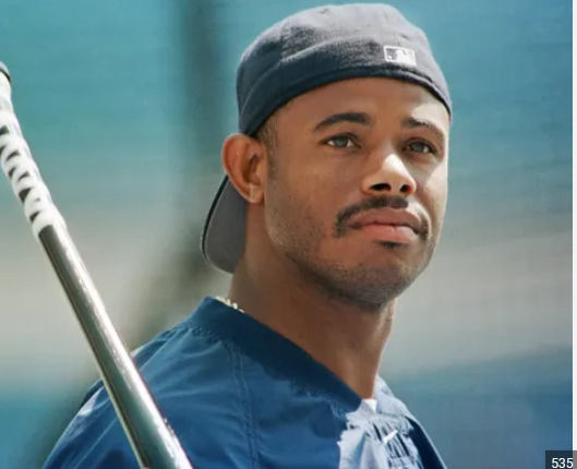 This or that women? (type of hat left or right) https://t.co/IylHlhHXtU