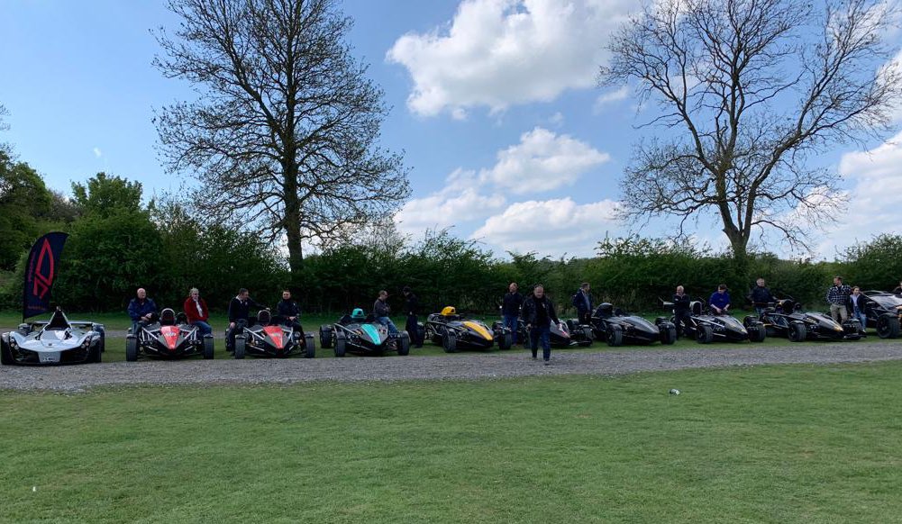 Weather looks good this weekend in the UK  - don’t waste it by mowing the lawn or trimming back your bush! Have some #SeriousFun and #NakedJoy with Ariel.club at <a href="/CaffandMac/">Caffeine&Machine</a> Ariel.club/caffiene-and-m…