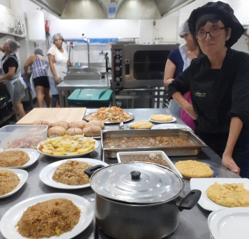Fundacio_Surt's tweet photo. Acompanyem per identificar,recuperar o desenvolupar competències professionals de les dones, millorar el treball en equip, la planificació i les relacions interpersonals per accedir al mercat laboral. La formació de @montsecuines està tenint gran acollida!
#empoderamenteconòmic https://t.co/WVjkq4DeAl