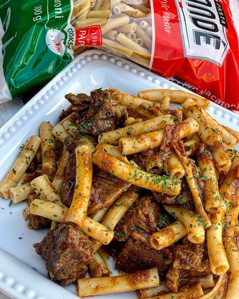 📸 catering_bae 

Beef stew pasta mzansi's style 🍲

Recipe