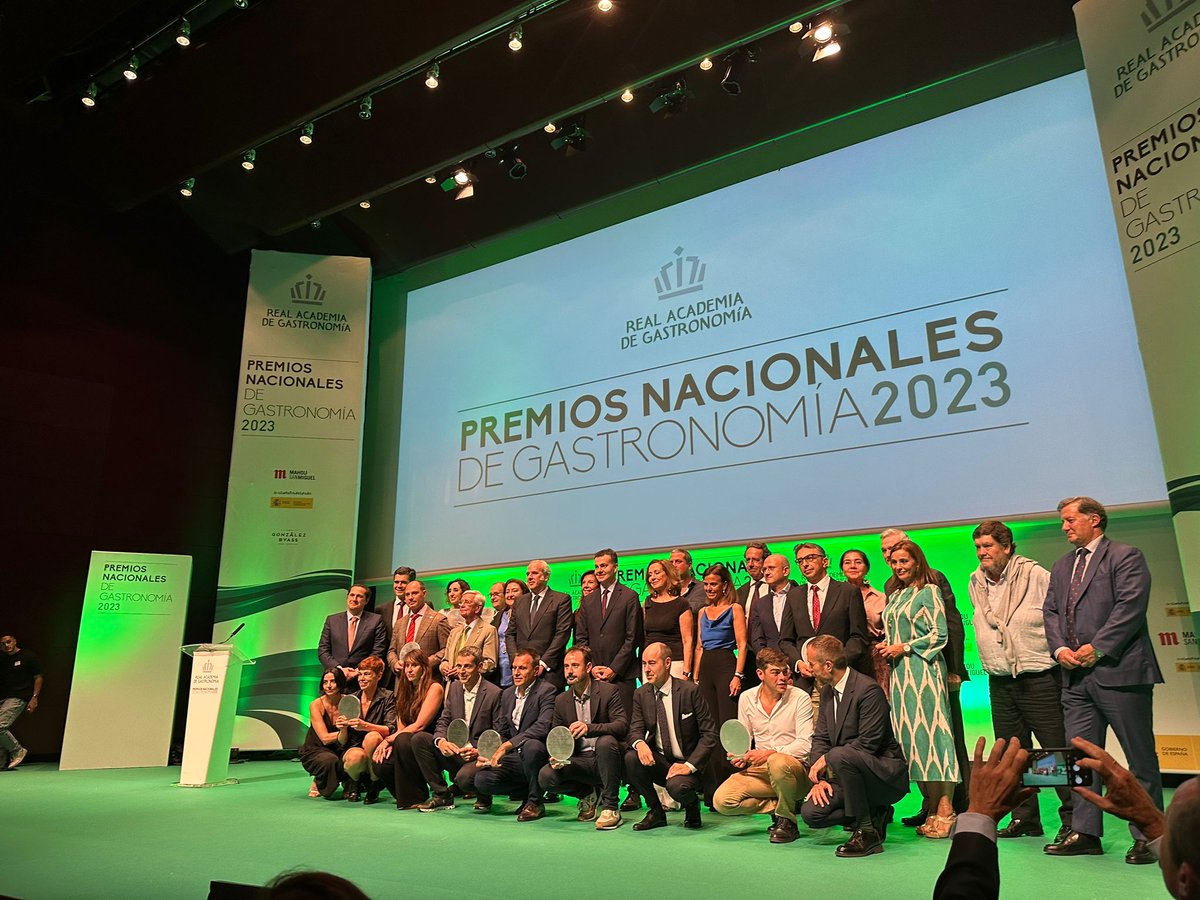 Ayer acompañamos a <a href="/lsuarezdelezo/">Luis Suárez de Lezo</a>, nuevo presidente de la Real Academia de Gastronomía, en la entrega de premios de gastronomía 2023
<a href="/bettabracco/">Elisabetta Bracco</a>