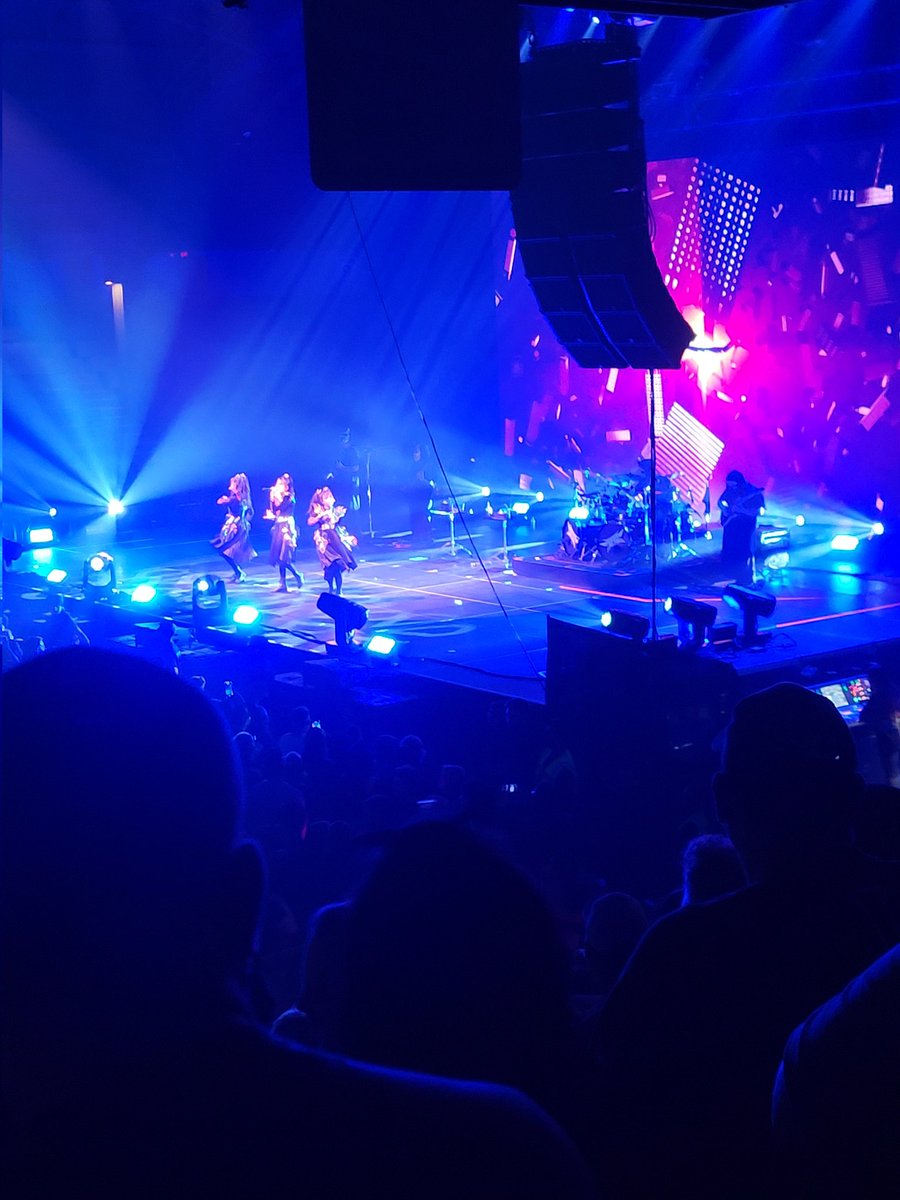 PJRowden's tweet photo. @BABYMETAL_JAPAN You girls crushed it tonight!  It was my daughter's first concert, thanks for making it an epic experience! https://t.co/gobTbLvth0