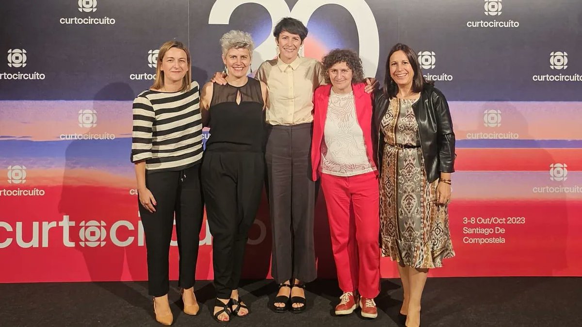 MercedesQueixas's tweet photo. Conmovida na estrea do filme "O corno" de @JaioneCC na inauguración do @FCurtocircuito. A partir do día 11 ide ao cine non só para vela, senón para sentir e respirar canda ela. Que falta nos fai este cine con esencia, personalidade, sororidade, lingua e voz propia. https://t.co/YZTxr1EBAj