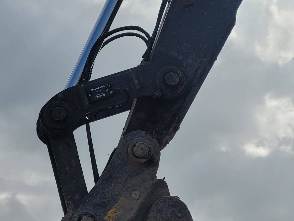 hitechniques's tweet image. Darragh Woods of Woods Civils availing of the #freetrial of Ireland's newest and #simplest machine control system Unicontrol3D

#machinecontrol #earthworks #productivity