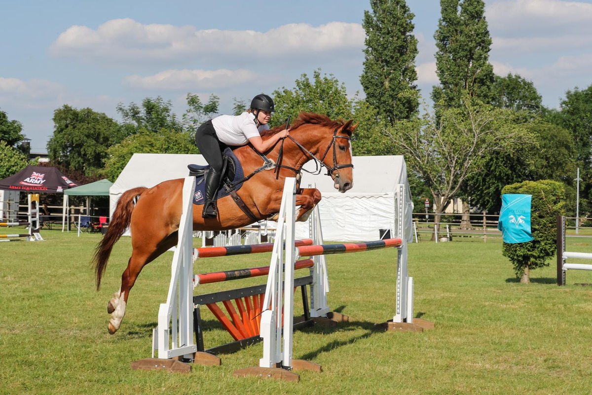 A big congratulations to LH Robyn McFadden, who again has excelled in equestrian discipline of show jumping! Qualifying @LondonHorseShow , one of the UK’s biggest horse shows, taking place at ExCel London this December. 👏 🏇 👏 Well done LH McFadden!