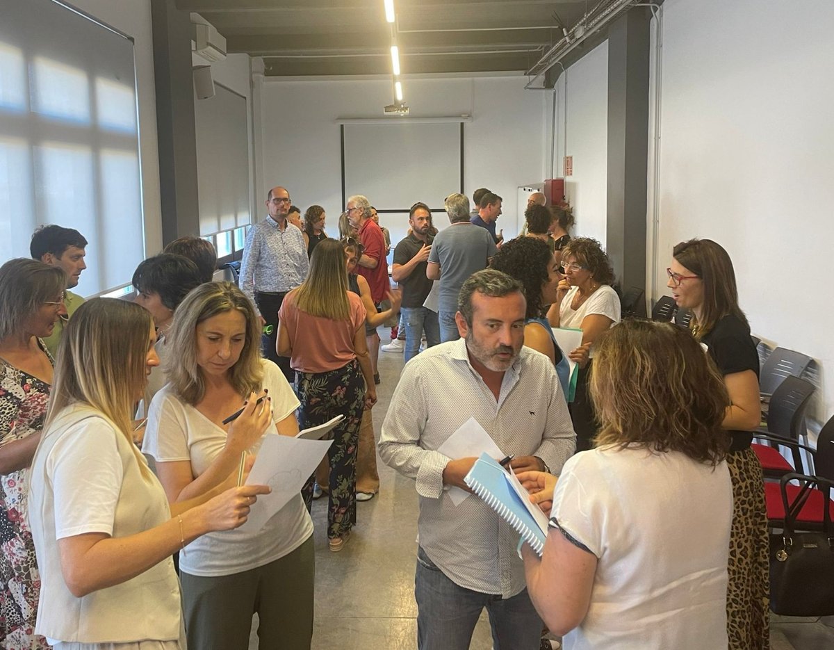 Promo_Economica's tweet photo. #Globalleida | Ahir va tenir lloc al #PuntAtencióGloballeida de l'#Urgell, un altra sessió del #VadeNetworking 👥✅
➡️ Reunió de persones amb projectes emprenedors, start-ups innovadores i empreses consolidades.
ℹ️ Si en vols saber més: https://t.co/G7b14ZLHbc https://t.co/T4y7O7FvDi