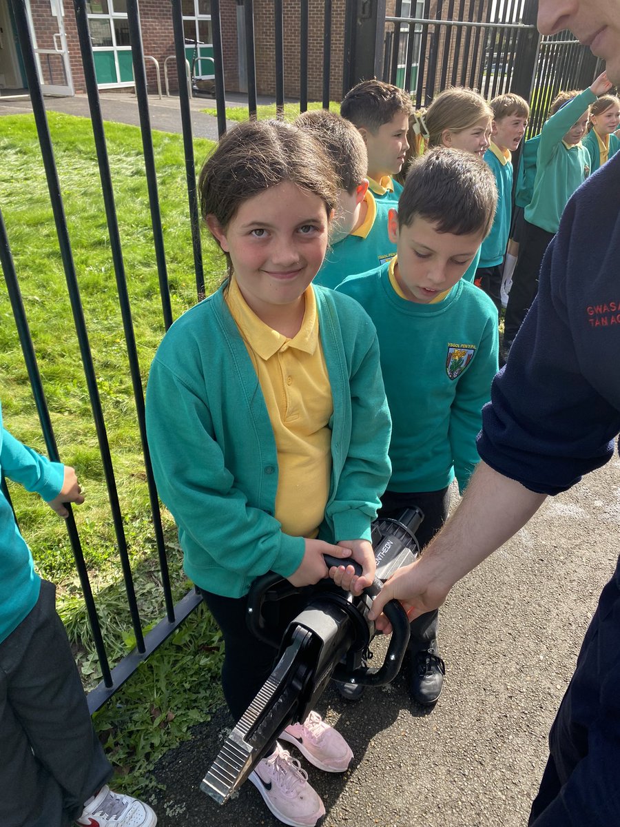 Diolch yn fawr i’r Gwasanaeth Tân am gynnal sesiwn gyda Blwyddyn 5 ddoe!