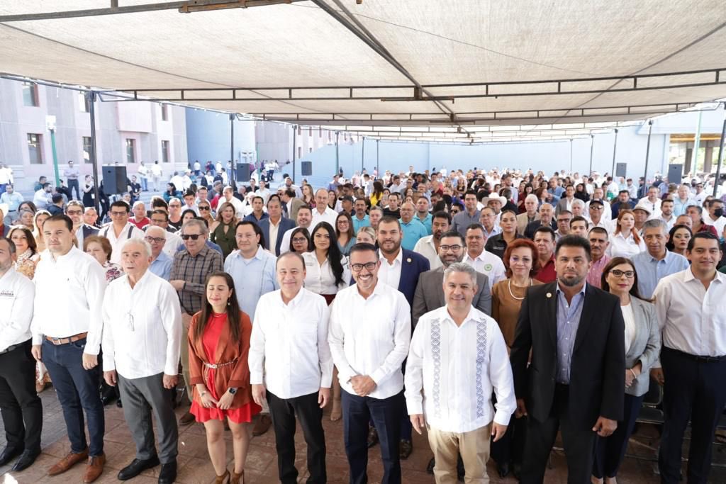 PanchoVazqz's tweet photo. ¡Tenemos un nuevo modelo laboral en Sonora!

A un año de la implementación de la Reforma Laboral, los resultados y los beneficios para las y los trabajadores son palpables:

Sonora logró un histórico 92.4% de efectividad en la resolución de casos de conflictos laborales que llegan al Centro de Conciliación. 

Se trata de un esfuerzo conjunto extraordinario, producto del compromiso, liderazgo y capacidad de gestión de nuestro gobernador @AlfonsoDurazo.

El Nuevo Modelo de Justicia Laboral dignifica, garantiza transparencia y protege derechos, así como establece responsabilidades que privilegian la conciliación.