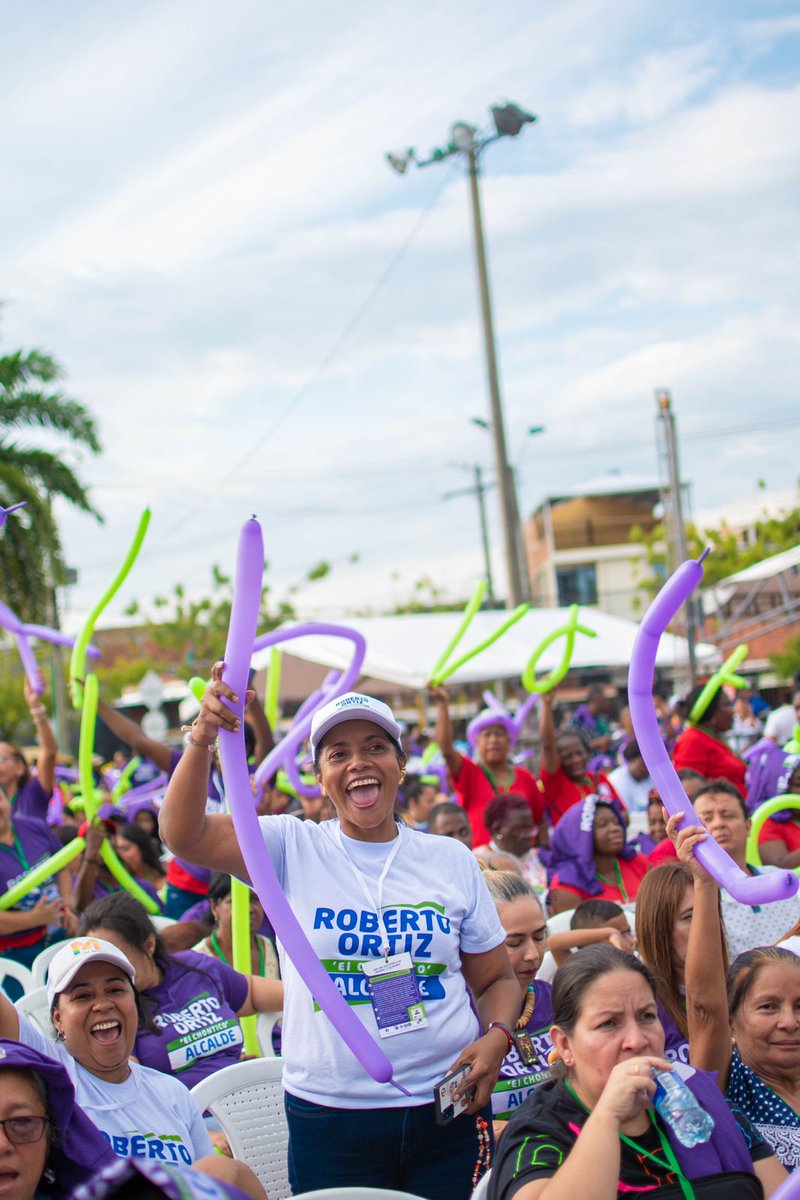 robertoortizu's tweet photo. Un día histórico para las mujeres de Cali: las propuestas no sólo se deben quedar en promesas, vamos a demostrar que se puede cambiar esta ciudad con hechos reales. Una Cali que cuida a las mujeres sí es posible 💜 ✅ https://t.co/s7WqZj5121