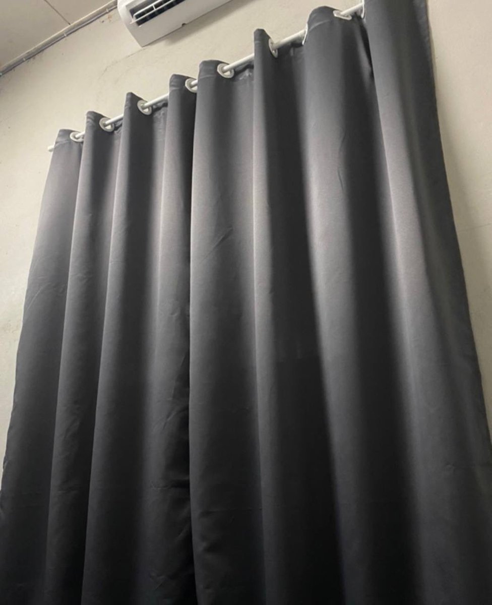 kakidekor's tweet photo. Tak perlu nak drill dinding rumah lagi dah. Sesuai untuk yang dduk rumah sewa. Pakai pelekat ni je gantung batang pole tu

Boleh pasang langsir korang tanpa perlu drill dinding. Kuat jugak dia nak tahan bergantung ikut pada jenis kain langsir https://t.co/P4WYl3k6jm