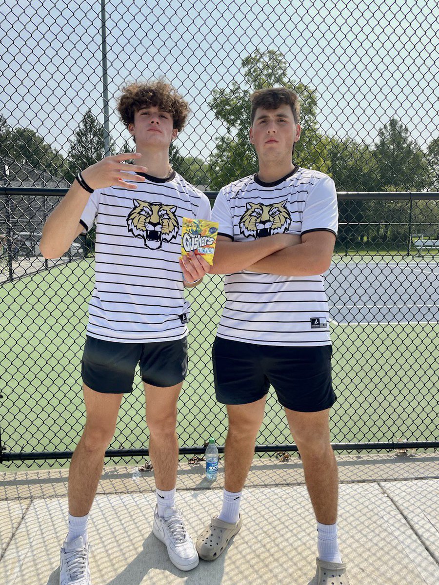 PhylFerrell's tweet photo. So proud of these kiddos! Let’s go boys! #RollTigers @jack___ferrell #Sectionals #Regionals @LebTigerTennis #LCSCStory https://t.co/AUNs8t7drA