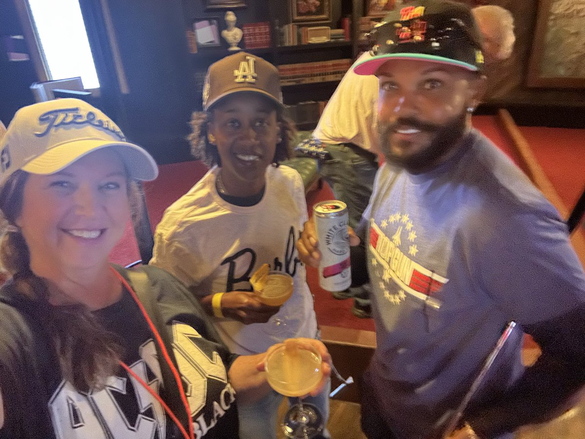 ANNCAIN_'s tweet image. We hit #Puttery, inside n upscale putt putt, team top gun won but fun by all, Mon Q @SadenaParks killed it