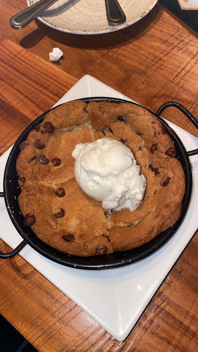 laurelm2003's tweet photo. I always enjoy eating skillet cookies!  #APR325 https://t.co/doIPA2L2gf