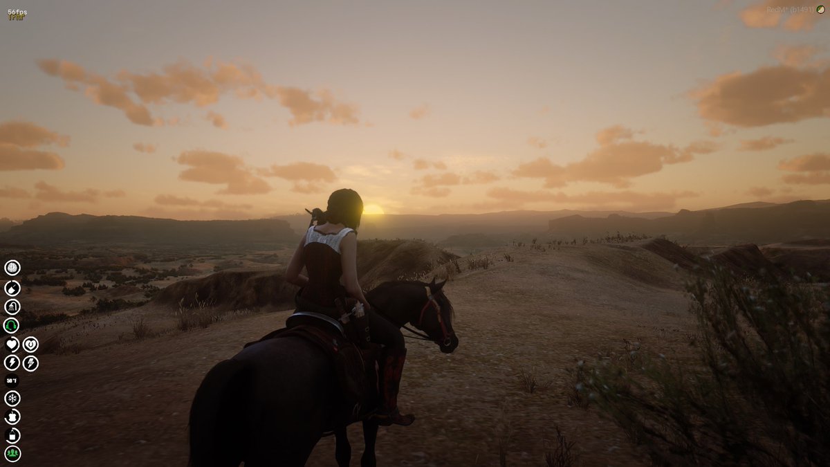 PeejLock's tweet image. a smol fur baby mr snowy, new horse Tequila, the starter horse that's already old Peanut and saloon things