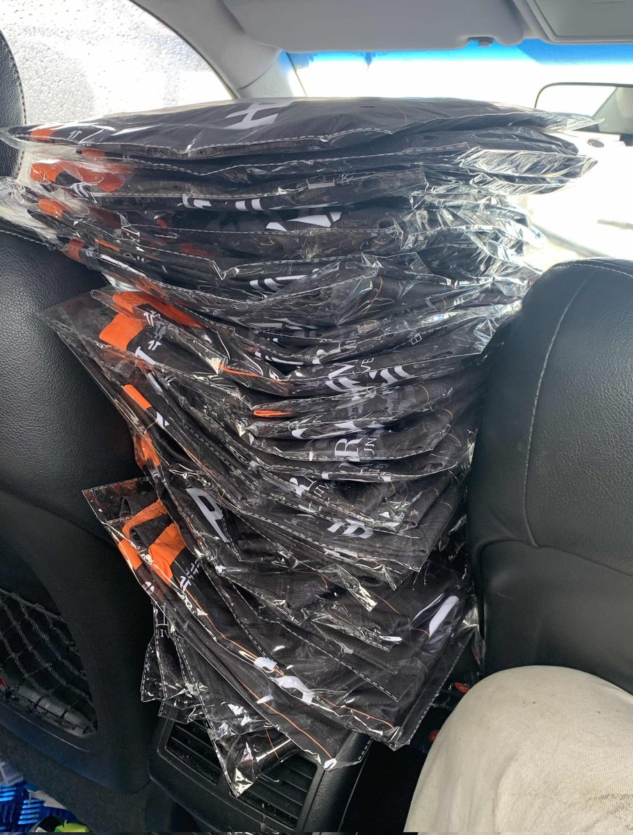 When your boy <a href="/deafant_/">Anthony l deafant</a> is hand delivering <a href="/KangaEsports/">Kanga Esports</a> jerseys just in time for <a href="/PAXAus/">PAX Australia</a> 

#StayTrue #dedicated
