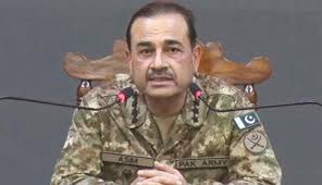 اگر یہ انسان اپنی نوکری بچانے کے لئے پچیس کروڑ عوام کو پاؤں تلے روند رہا ہے اپنے بچوں کے مستقبل کے لئے نواز شریف کے تلوے چاٹ رہا ہے تو پھر آپ اپنے بچوں کے مستقبل کے لئے اس انسان کی درندگی کو کیوں نہیں روک رہے اس نے اپنا گھر بچانے کے لئے پورا وطن اُجاڑ دیا کب تک اس وطن فروش کی