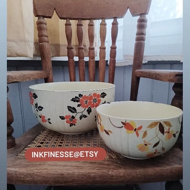 Make your #kitchen fun w/this #50s #ceramic #bowl set -find these listed w/other great #vintage #fashion, #art & #nostalgia in my #Etsy shop@ inkfinesse.etsy.com 💜🤘🏼 #decor #50saesthetic #Cooking #baking #50sdecor #foodie #fall #holidayseason #cookies #falldecor