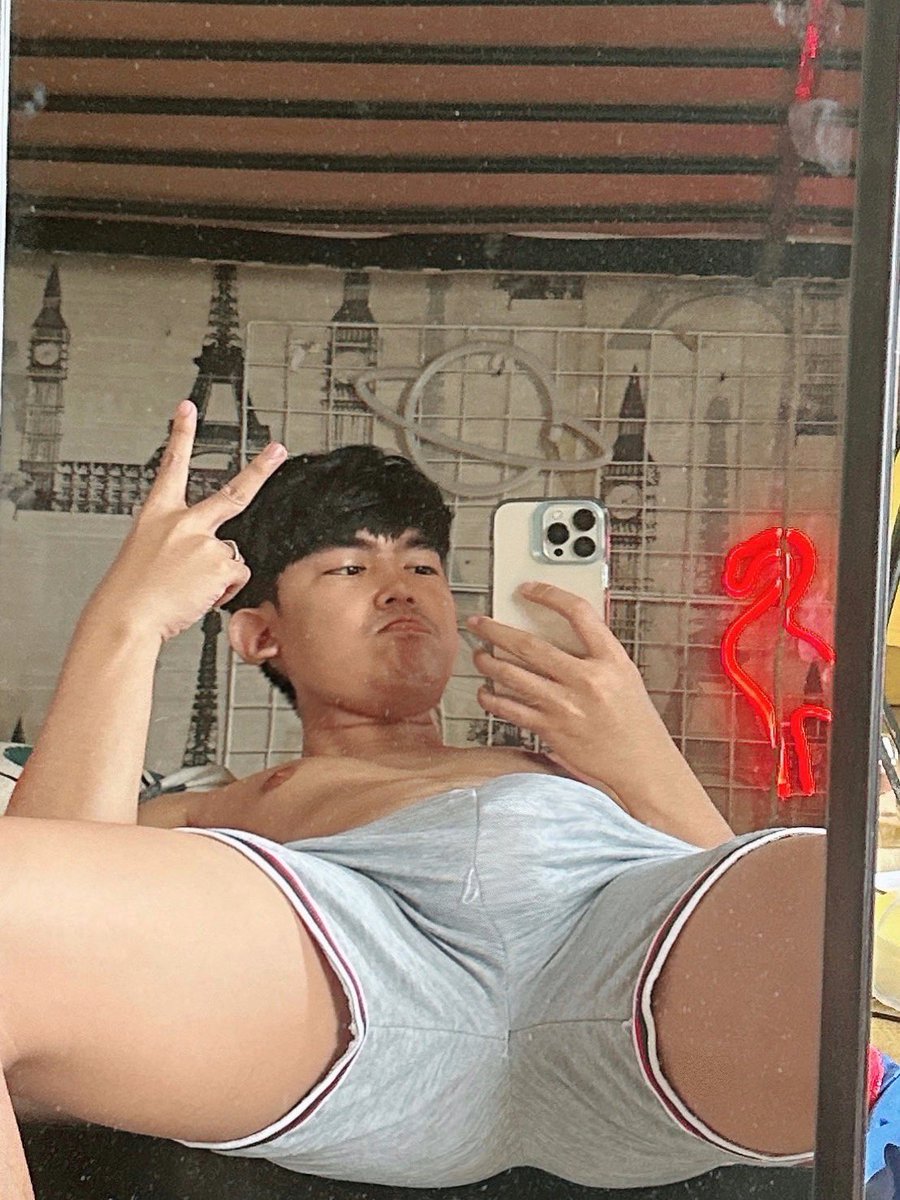 vanilloboy's tweet image. Walang jowa to post ngayong National boyfriends day?
IFY 😭
Y’all can post me or tag me today di ko dedeny na jowa kita haha igotchu fam 👊🏼