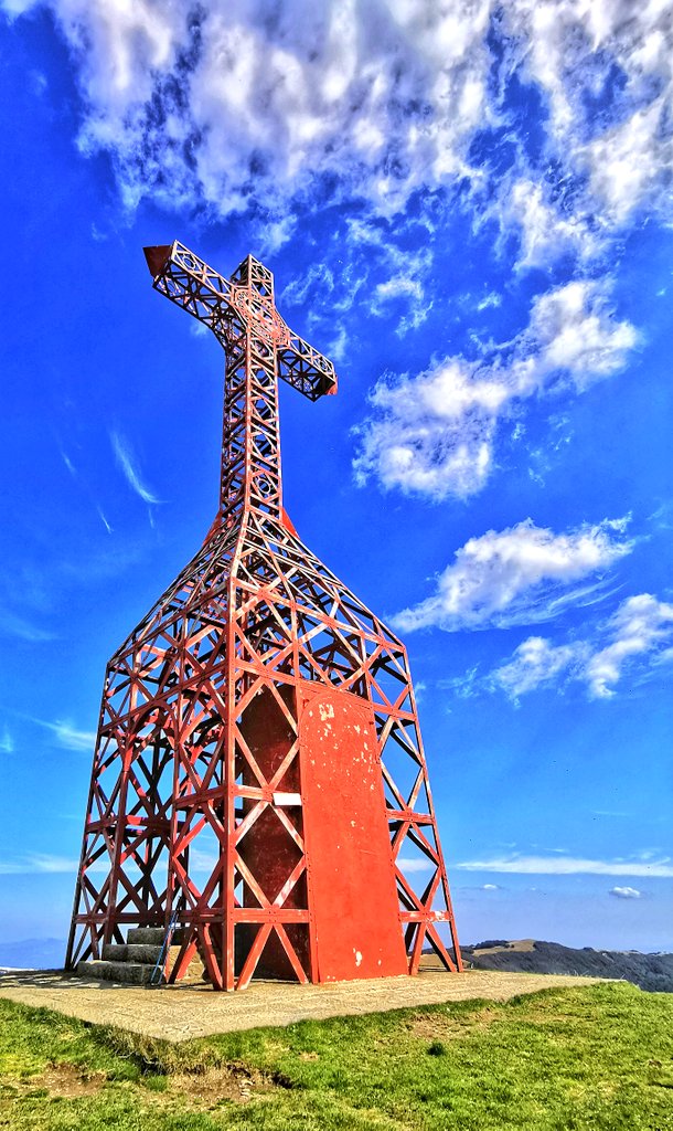 Vieni con me
andiamoci insieme
a vedere la vita dall'alto
a stravolgere la prospettiva
a rendere la mia e la tua più vicina... 

... insieme #siArrivaSempre dappertutto

ও

📸 qui Croce del Pratomagno - Loro Ciuffenna