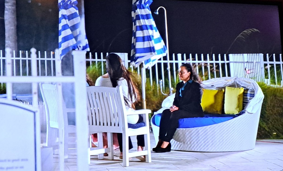 90DayMultiverse's tweet photo. It's too damn cold and windy for therapy outside. Isn't there a nice conference room you could use? #kalani #kolini #asuelu #90dayfiancememes #90dayfiance #90dayfiancethelastresort https://t.co/j6qy7f39EP