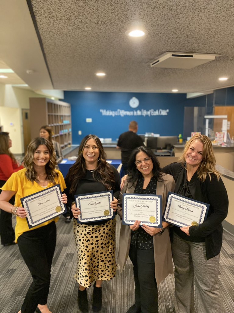 SarahServesEDU's tweet photo. PrinciPALS❤️!
#schooladministratorweek #leadingtogether #ycjusd https://t.co/TlZSWip1zT