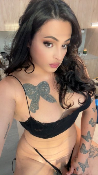 RT If you wish you had a girlfriend whose hot like me 🔥 https://t.co/CKkP69PyX2