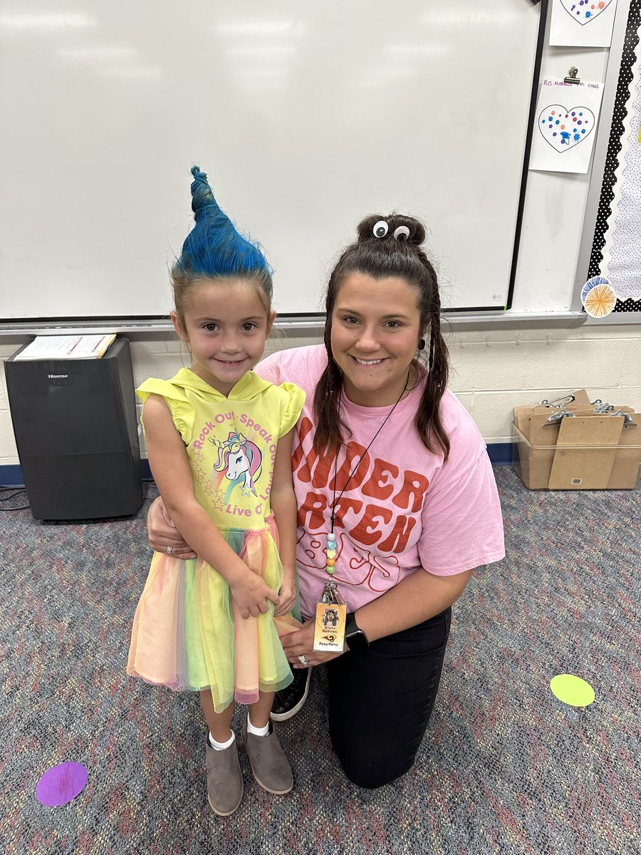 mathews_edvent's tweet image. We love a good crazy hair day! #homecomingweek #kindervibes #RossLocalSchools 😁
