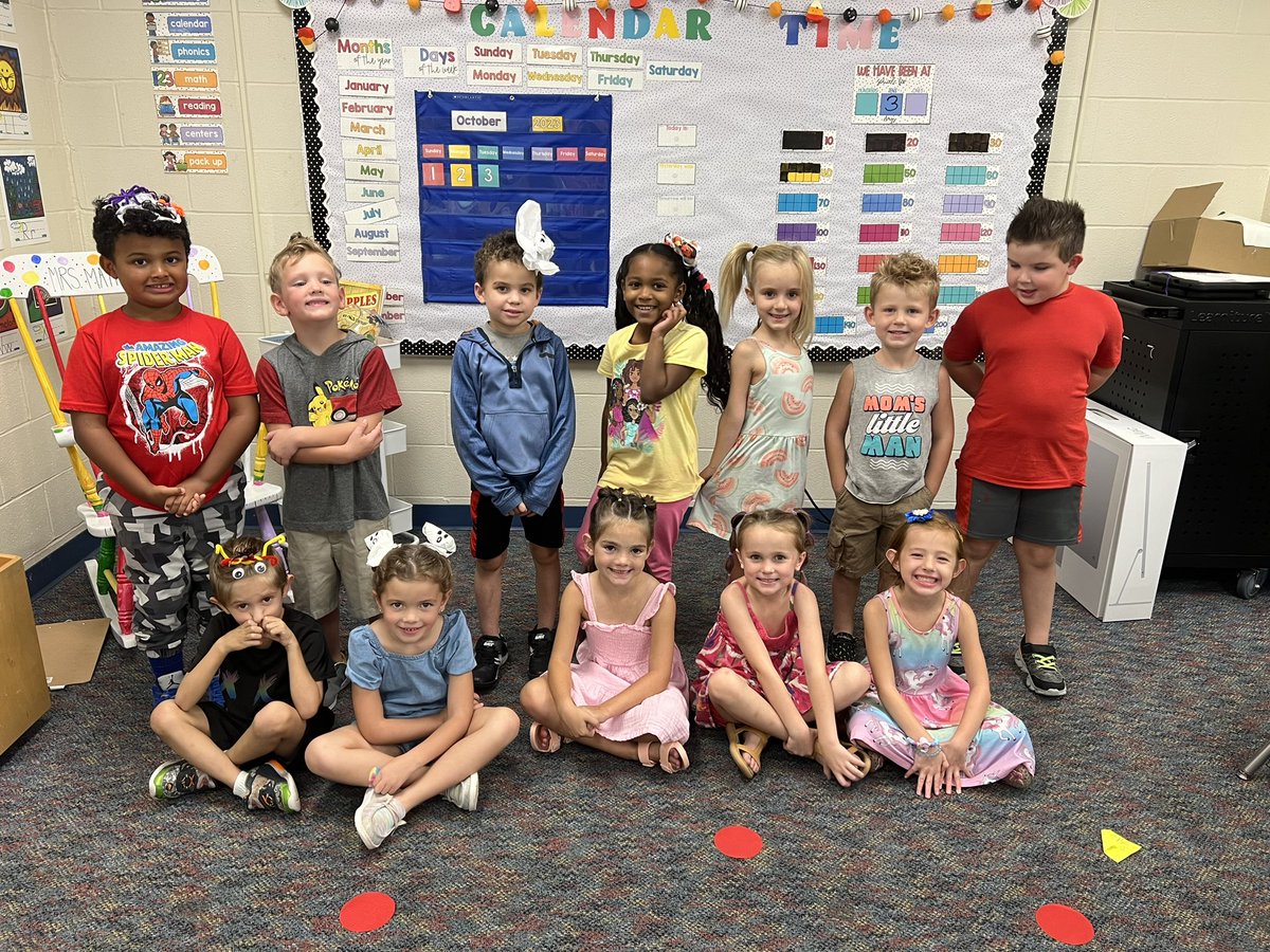 mathews_edvent's tweet image. We love a good crazy hair day! #homecomingweek #kindervibes #RossLocalSchools 😁