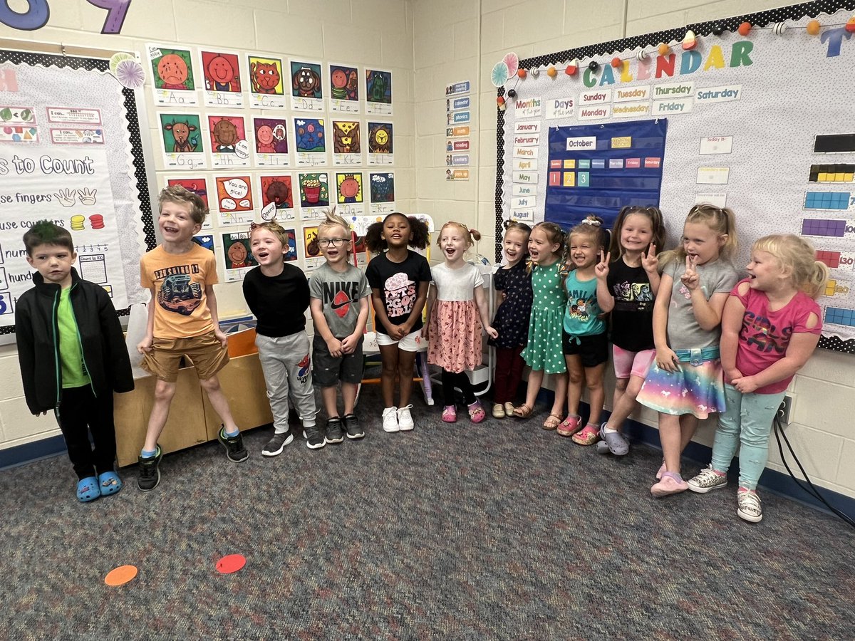 mathews_edvent's tweet image. We love a good crazy hair day! #homecomingweek #kindervibes #RossLocalSchools 😁