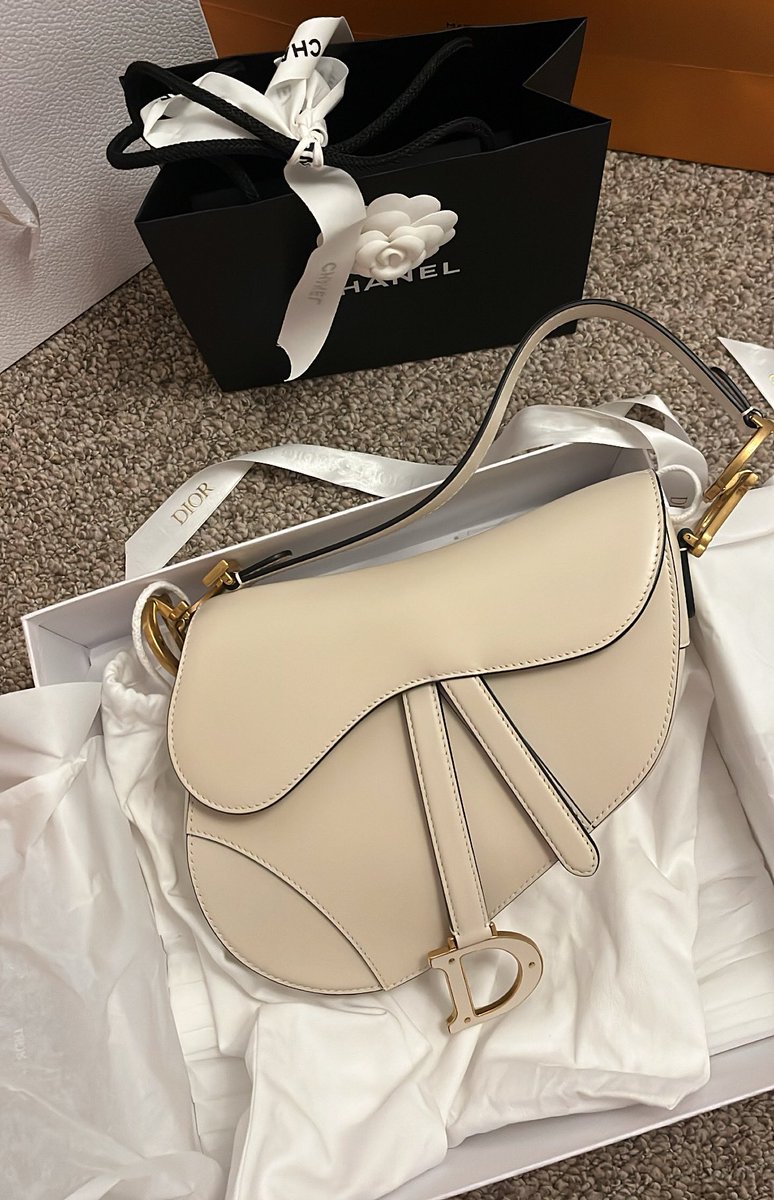 barevanillababy's tweet photo. today’s shopping haul https://t.co/4cv9vAI4b6