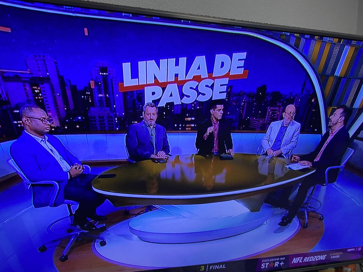 EmmersonJose's tweet photo. Programa raiz e com 5 craques mandando ver. E na ponta o amigo e ex-companheiro de CBN , Elton Serra. O cara é a Bahia e o Nordeste muito bem representados. @eltonserra @gianoddi @pauloandradereal @espnbrasil #linhadepasse #emmersonjosé #programaraiz @vitorbirner https://t.co/Yyp2naMq7R