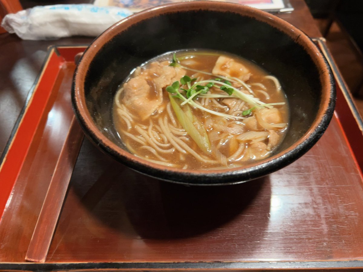 yummakun's tweet photo. ・カレー南蛮蕎麦
・蕎麦豆腐
・天���ら
を今さっき食べてきた！
カレー南蛮蕎麦がクソ美味くて汁も全部飲んじゃった😚 https://t.co/VH8hzcosLr
