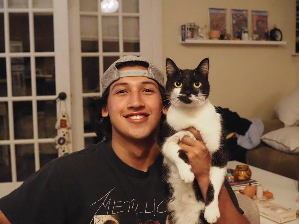 MichaelJr1219's tweet photo. 😺 https://t.co/rhLXFmjc0Q