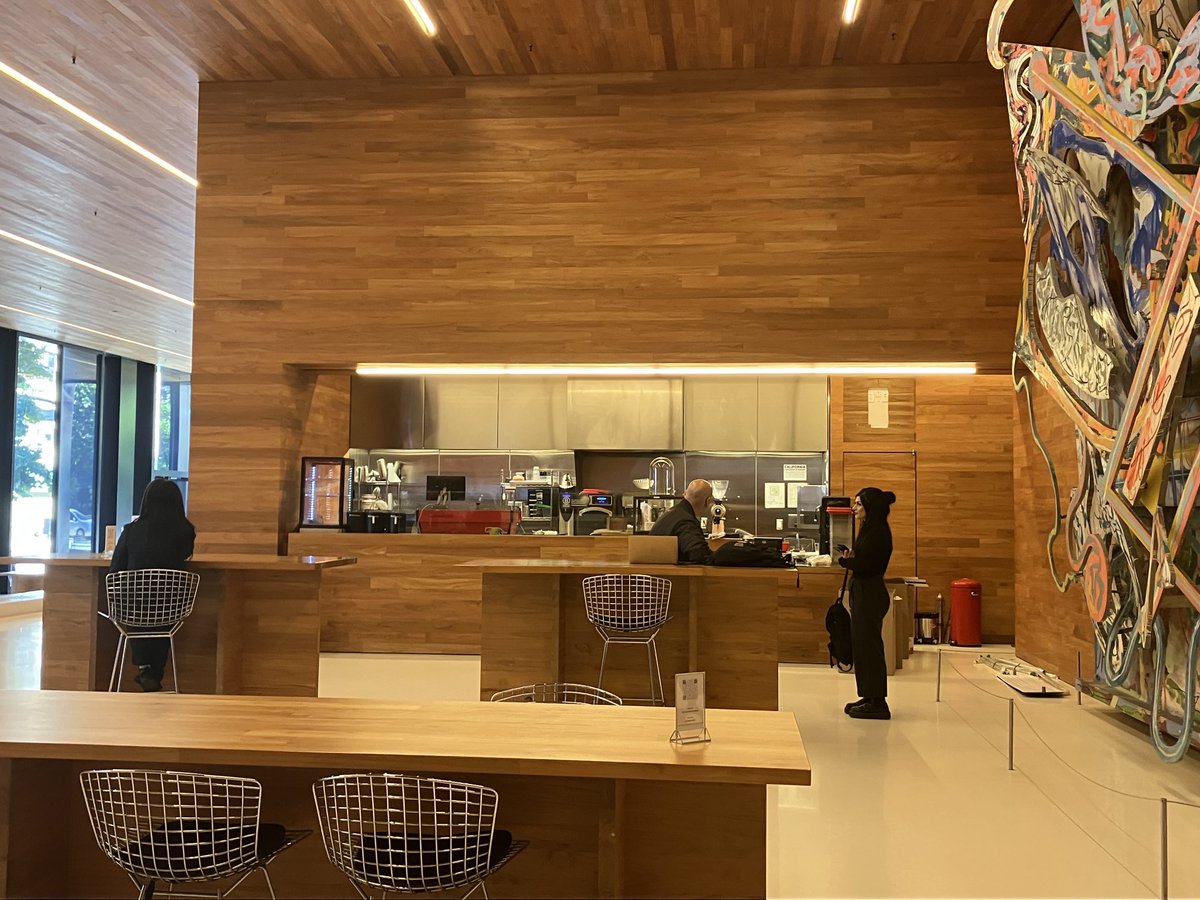 JohnKingSFChron's tweet photo. A small vote of confidence that downtown SF is coming back: ⁦@equatorcoffees⁩ in the ⁦@LinkedIn⁩ tower at Howard and 2nd aims to reopen on Wednesday, after being closed since the pandemic https://t.co/BgoRvUUMZd