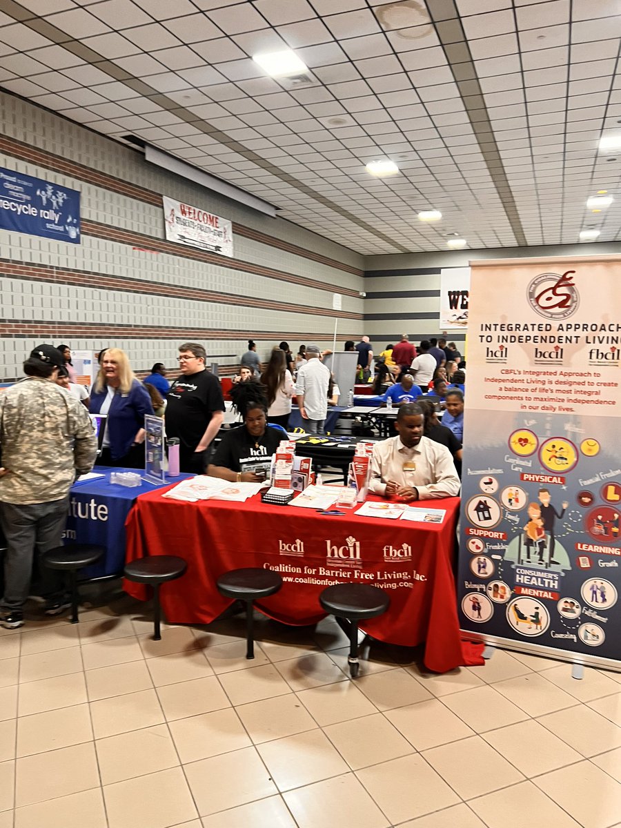 AdrianneSHolmes's tweet photo. Spring ISD’s College Night on 10/02 was packed! @Dekaneywildcat’s were in the house! https://t.co/aXMA5HJaLC