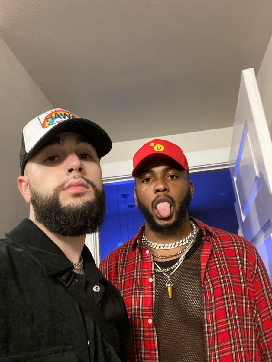 CheckOutJon's tweet photo. #NationalBoyfriendDay (BUT he got upgraded to HUSBAND ✨ ) https://t.co/6IqIIrI7pF