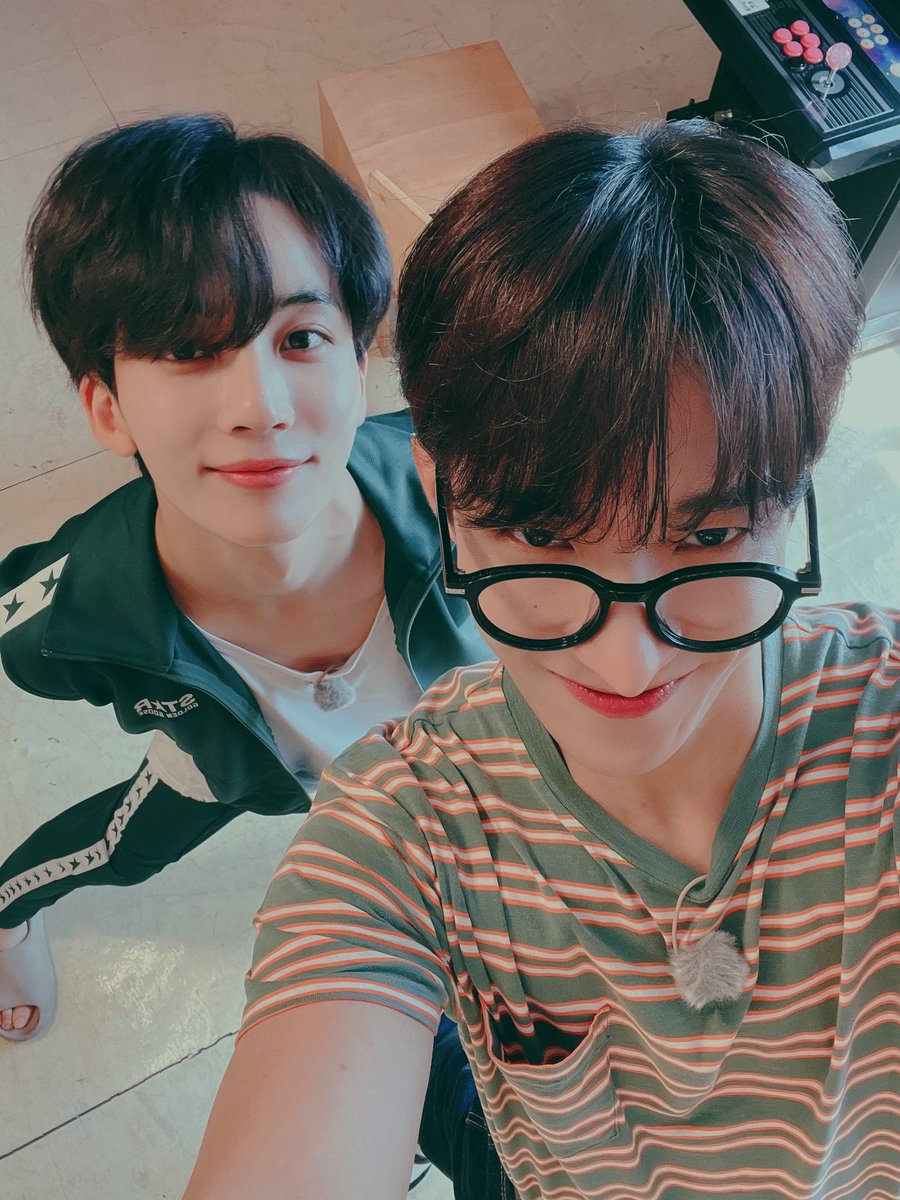 svtranslation's tweet photo. 231004 #dokyeom 🌟

⚔️ happy birthday to yoon jeonghannn 🥳😝😖
our jeonghan hyung, don’t be sick and always be healthy and happyyy you gotta hang out with me🤍 i love you hyung

#도겸 @pledis_17 https://t.co/jc9NsPWZH3