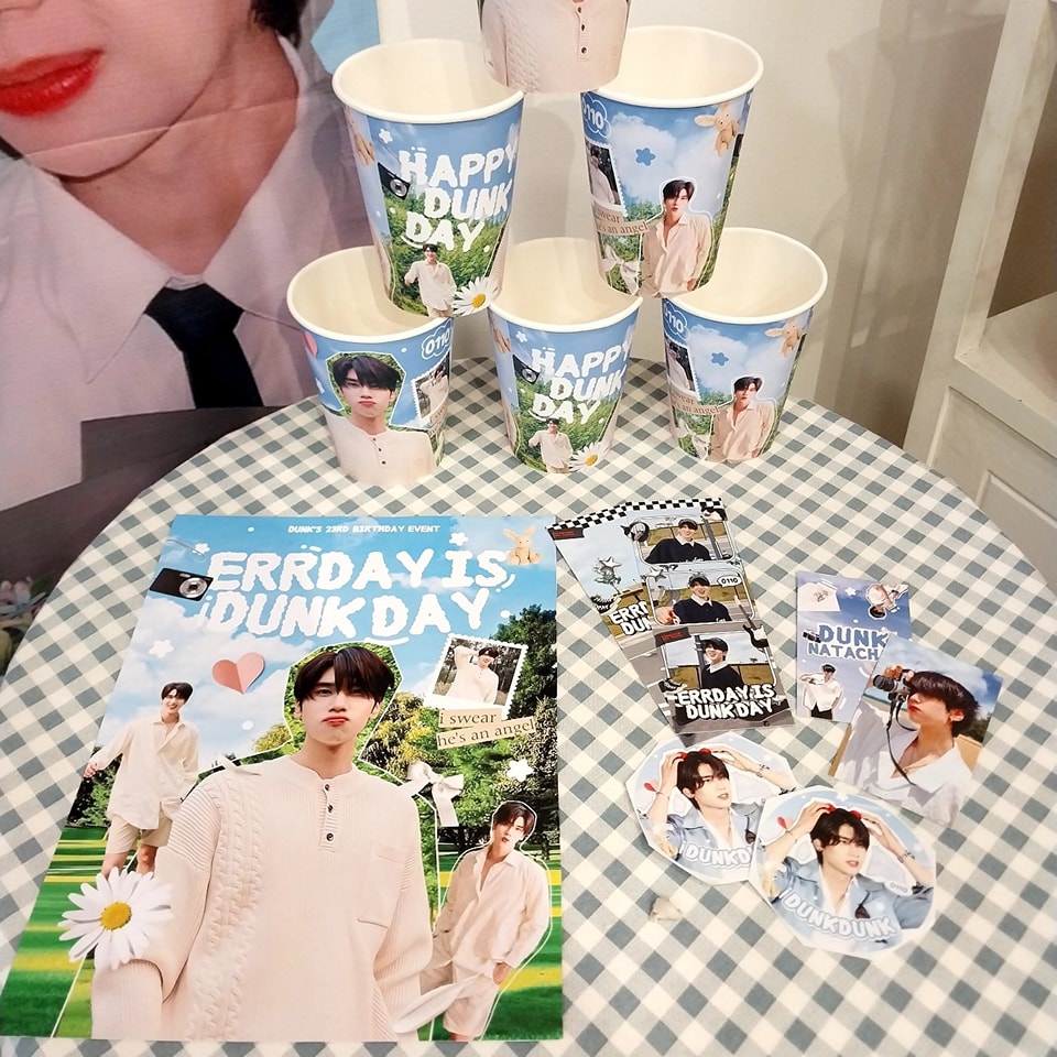 Dunk Birthday  วันนี้วันสุดท้ายแล้วนะคะมากันเยอะๆน้า🥹
📍So_k Cafe 
      Mrt หัวลำโพงทางออก1
  ใครมาไม่ถูกเดมมาได้เลยนะคะ
#dunknatachai #GMMTV
#OurDUNKturning23 #OurProjectForDunk #happydunkday #Dunk #ดัง #ณัฎฐ์ฐชัยบุญประเสริฐ 
#So_kcafe #cafe #สาววาย