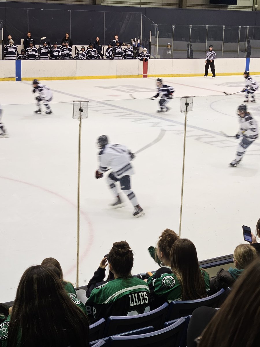 cliles99's tweet photo. Exeter Showcase weekend
DSE Girls U16 and U19 attended the St. Aslem vs. UNH game. 
Visited UNH
#98Liles https://t.co/6zhIQoHo5E