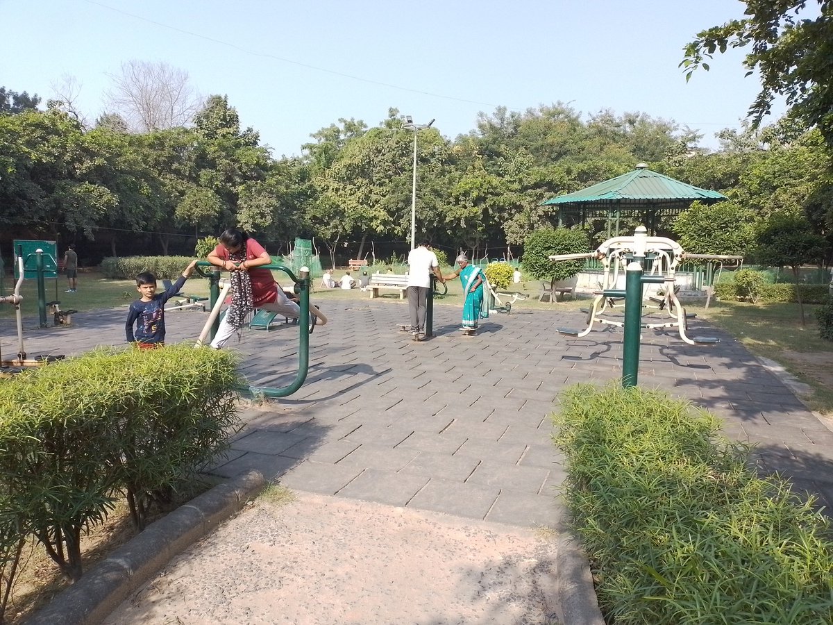 DwarkaResidents's tweet photo. @official_dda @LtGovDelhi @p_sahibsingh humble request from dda kindly replace  the open gym machines from sec 4 dwarka park which are not working.  Location of park sec4 near Rajasthan society dwarka https://t.co/MYXpkJw2Vu