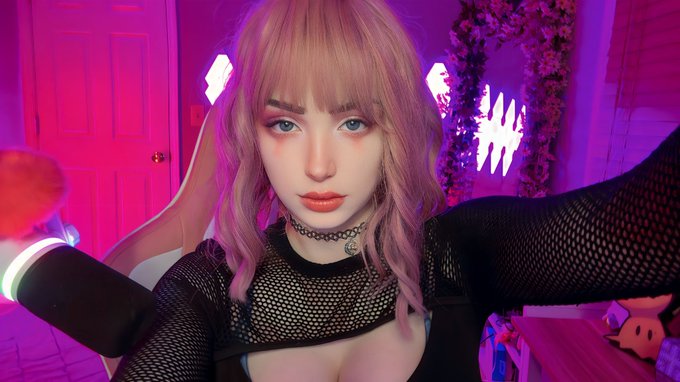 Discussing deep philosophical questions on stream in a few minutes 👉🏻👈🏻🥺 https://t.co/DBy8w94IES