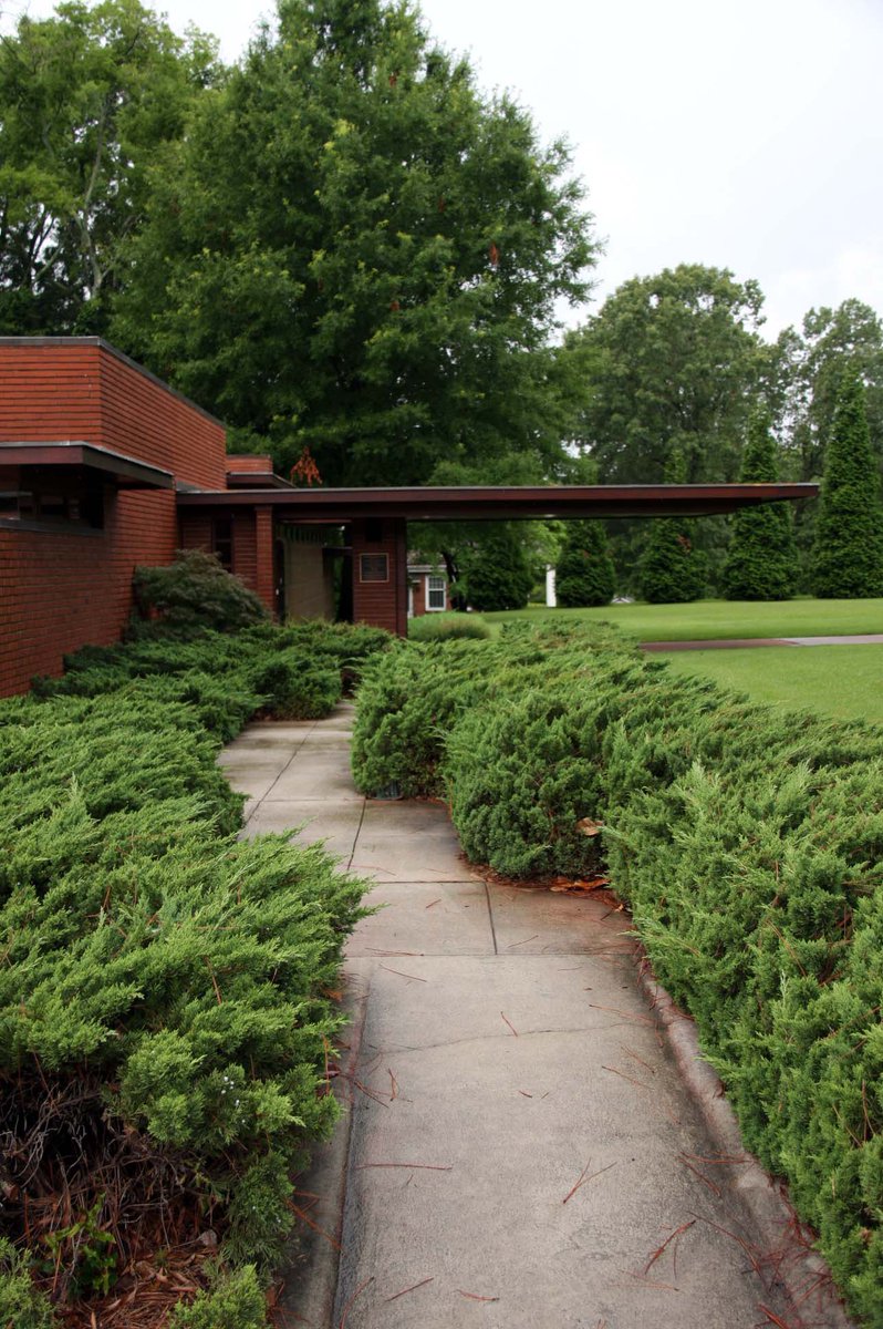 architext14's tweet photo. Paul Rudolph recounting his first experience of a Frank Lloyd Wright house. Rosenbaum house in Alabama. https://t.co/fGWyV3AnM5