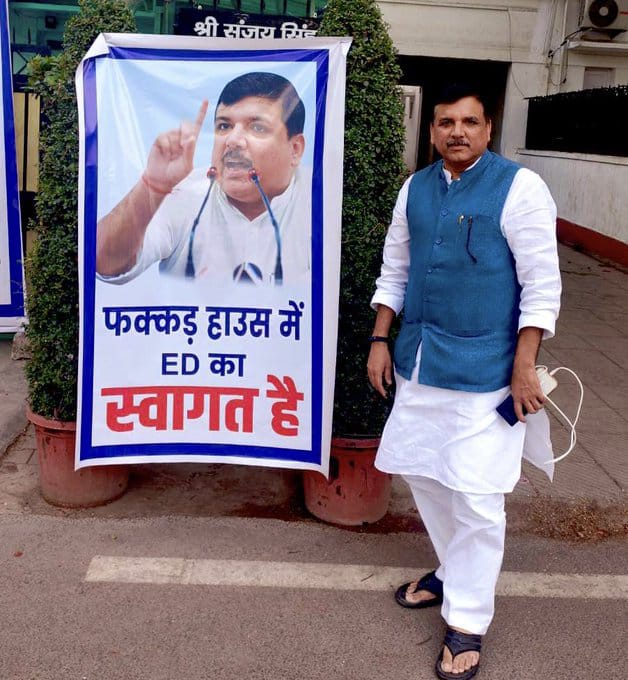 धीरेन्द्र प्रताप सिंह (धीरू) (@dhir1508) on Twitter photo मणिपुर की बात चौथी पास राजा को इतनी चुभी की <a href="/SanjayAzadSln/">Sanjay Singh AAP</a> जी के यहाँ ED भेज दिया गया... इतना खौफ 🤔🤔
ईमानदारी का दूसरा नाम सांसद संजय सिंह है
#SanjaySingh🦁 मणिपुर की बात चौथी पास राजा को इतनी चुभी की <a href="/SanjayAzadSln/">Sanjay Singh AAP</a> जी के यहाँ ED भेज दिया गया... इतना खौफ 🤔🤔
ईमानदारी का दूसरा नाम सांसद संजय सिंह है
#SanjaySingh🦁