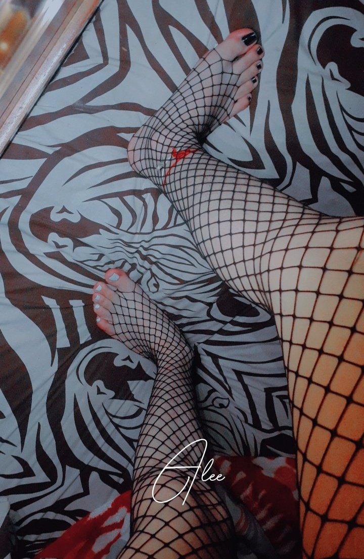 AleesSung's tweet photo. #feet_lover #feet #feet_pic #feetfethish #footfetısh #FOOTFETİSH #longnails #longnailslove #longnailslover #toenails #LongToenails #longtoenails https://t.co/m5i8c8owQu